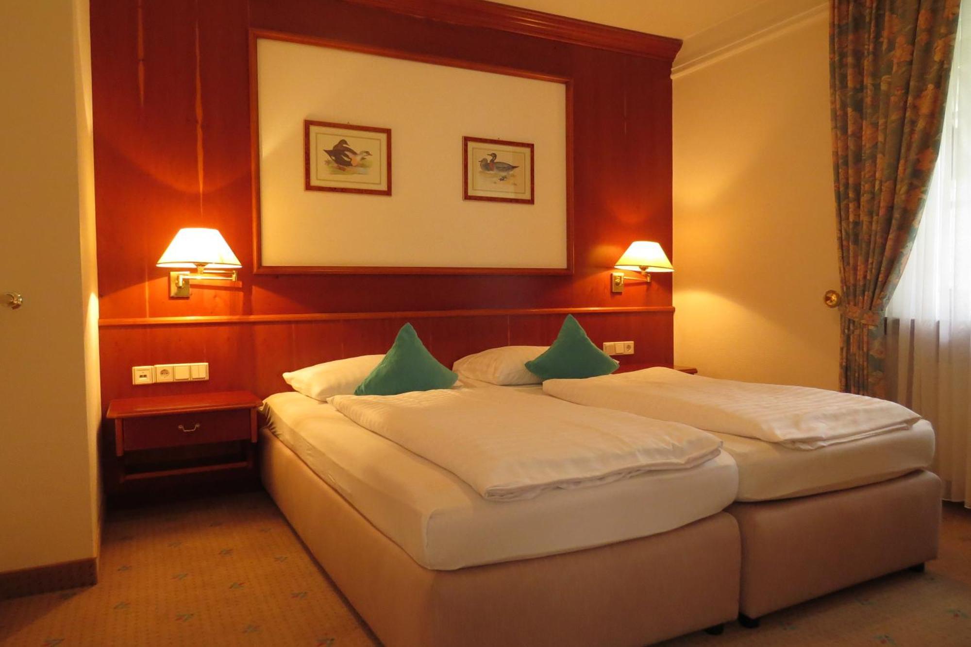 Park Hotel Am Schloss Ettringen  Экстерьер фото
